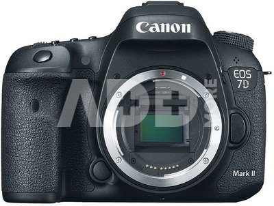 Canon EOS 7D Mark II + 18-135mm IS STM