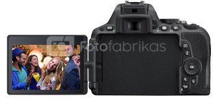 Nikon D5500 + 18-55mm AF-P VR + 55-200mm VR + bag + 16GB
