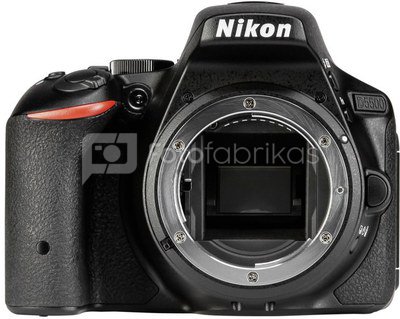 Nikon D5500 be objektyvo