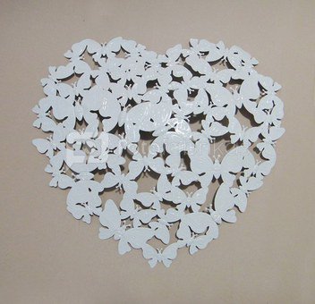 Sienos dekoracija metalinė Drugeliai širdelės formos H:52 W:52 cm ZH950 balta