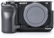 L-Bracket Mounting Plate for Sony ZV-E10 - Black