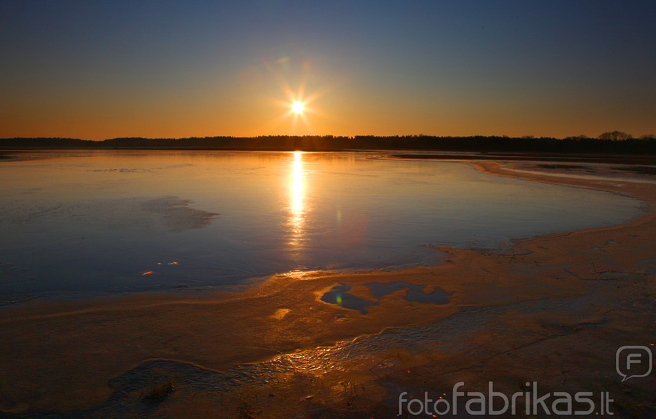 Prie užšalusių pievų